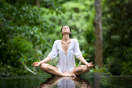 Donne che meditano meditazione