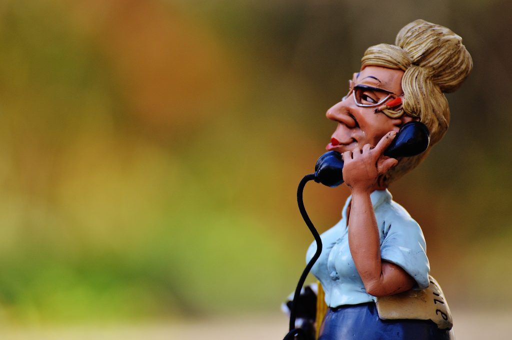 Rispondere al telefono in inglese come un inglese