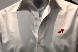 Una camicia con la scarpa rossa per dire no alla violenza sulle donne: l’iniziativa a Verona