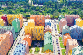 Case colorate e prezzi bassi: benvenuti a Comfort Town, il quartiere della felicità