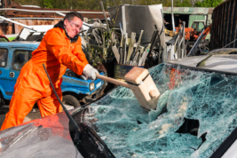 contro la rabbia puoi distruggere una macchina