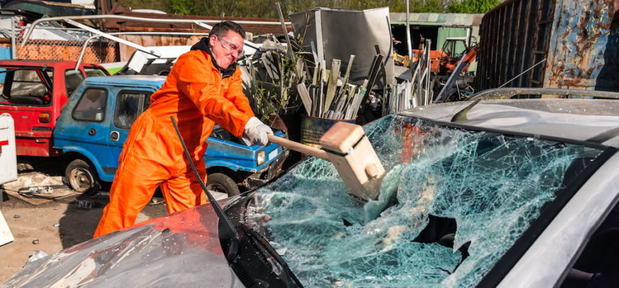 contro la rabbia puoi distruggere una macchina