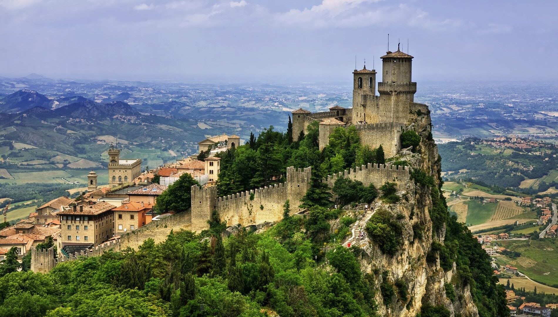Investire, comprare casa o aprire un’attività a San Marino