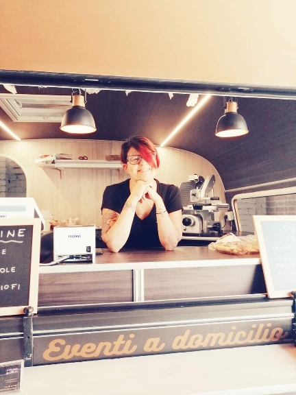 Mollano il posto fisso per aprire uno street food: la storia di Barbara e Walter