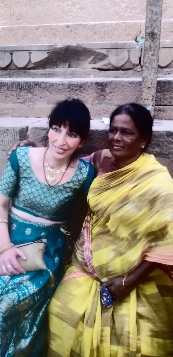 ELENA INDIA IN VIAGIO VARANASI