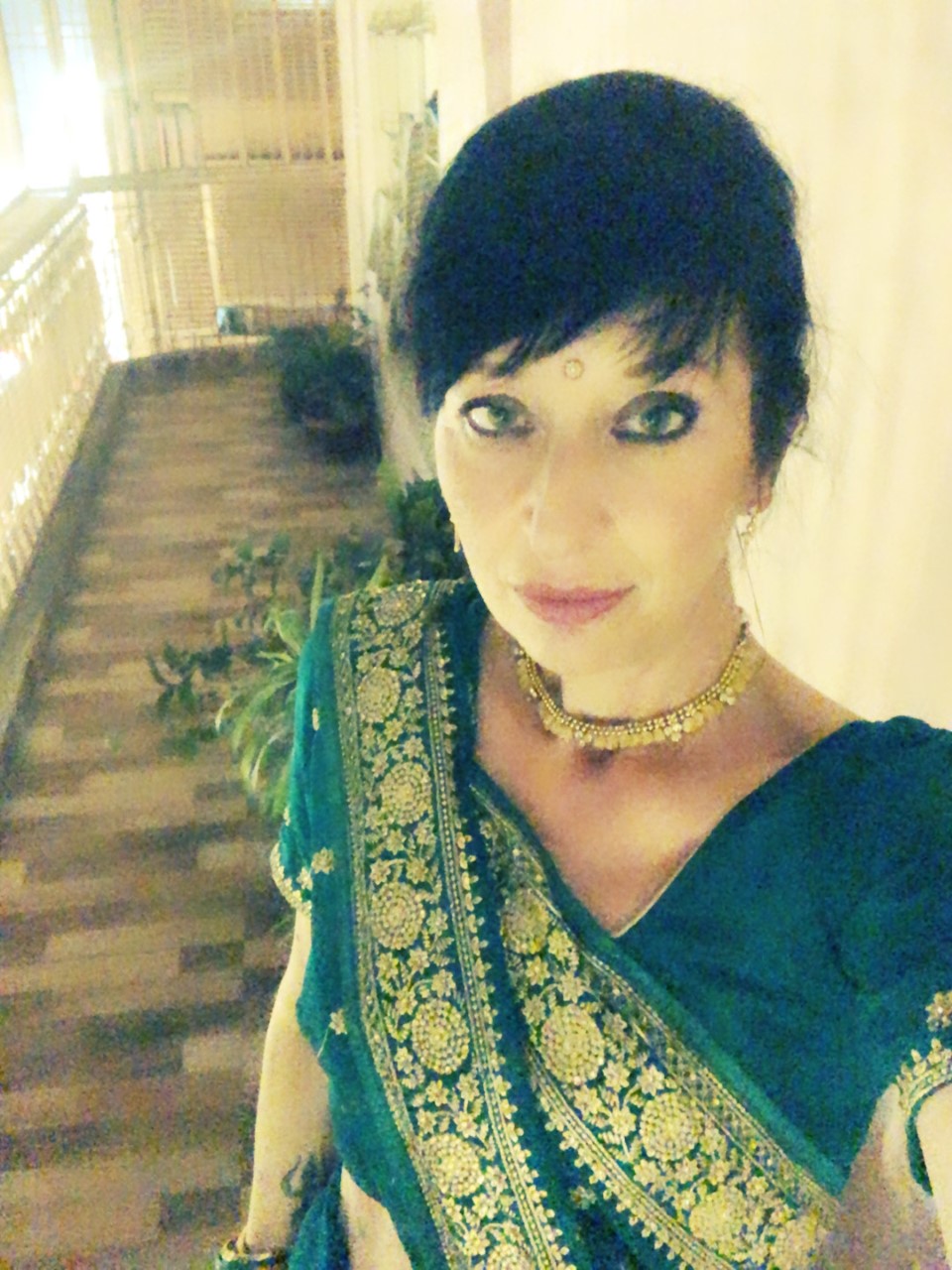 ELENA INDIA IN VIAGIO VARANASI