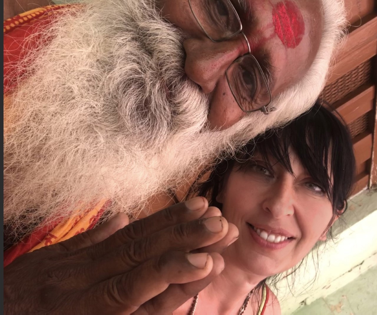 ELENA INDIA IN VIAGIO VARANASI