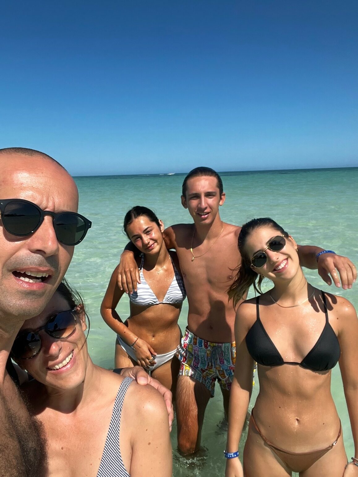 La mia nuova vita nel bosco per amore dell’arte: la storia di Nicolò Dalle mura di una fabbrica alla vita all’aria aperta. Artista cremonese, Nicolò vive da un anno in una casa nei boschi abruzzesi. Stava partendo per il Belgio quando per caso entra in contatto con un’associazione di Fontecchio che gli propone di far parte del progetto “Residenza Artistica”. Grazie a lui e ad altri giovani artisti il piccolo borgo nel cuore del Parco Regionale Sirente Velino ha ripreso a vivere. Ecco la sua storia.