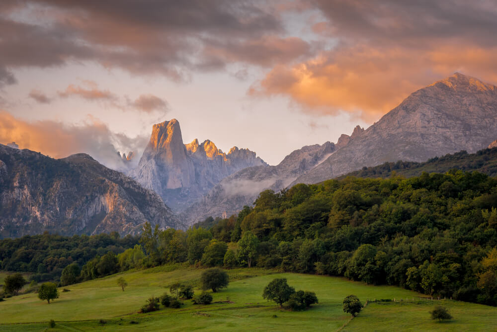 Naranjo de Bulnes uno dei luoghi più emblematici dei Picos de Europa, Aturias Spagna