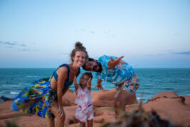 ANOMADI - ELENA, MIRKO E REBECCA, UNA FAMIGLIA IN GIRO PER IL MONDO