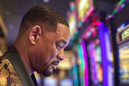 Slot machine con la classica leva e i simboli tradizionali