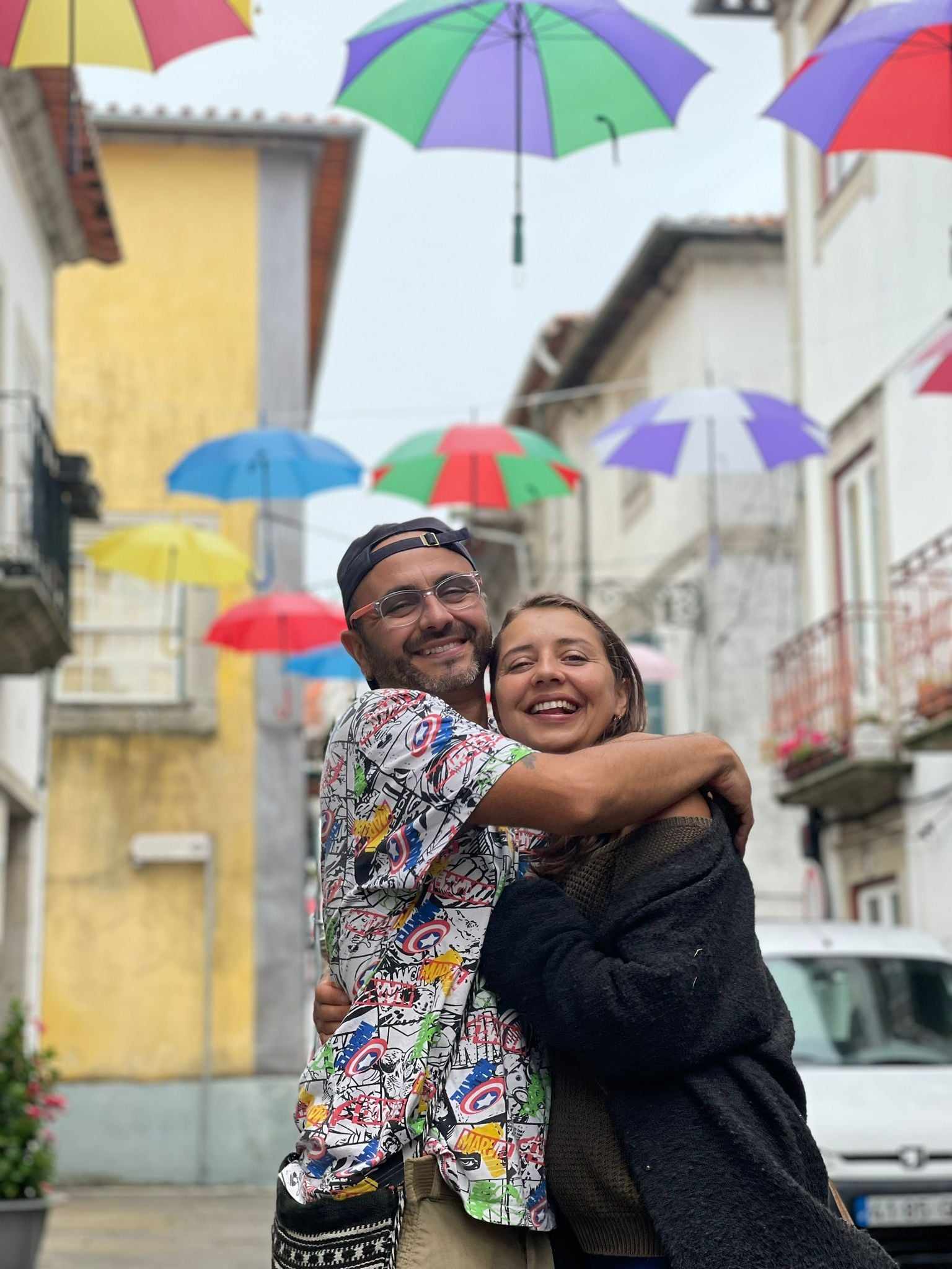 Enrico: “Dopo anni vissuti nel Nord Europa, mi sono trasferito in Portogallo con la mia compagna. Qui non si viene per fare soldi ma per vivere in semplicità”