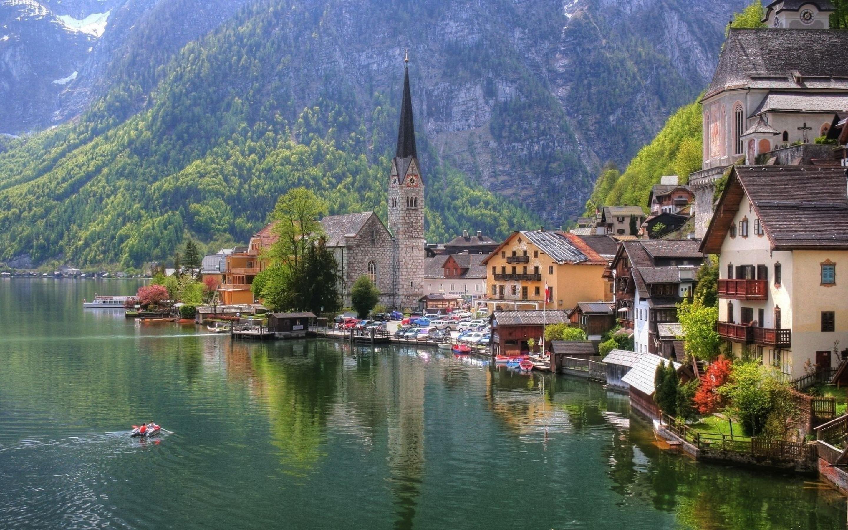 Австрия приняла. Хальштатт Австрия часовня. Австрия Церковь на озере. Гурк река Австрии. Анси (озеро).